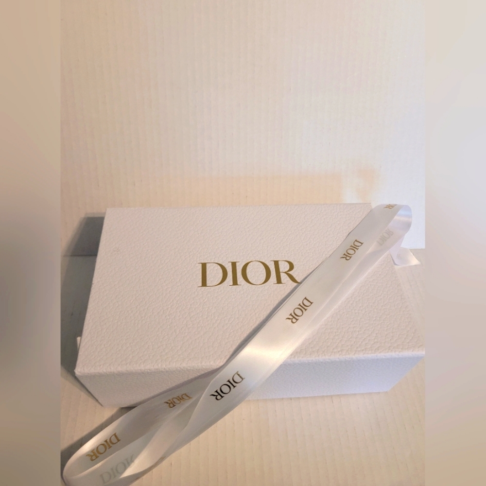 DIOR WHITE & GOLD GIFT BOX WITH DIOR RIBBON AND STUFFING 9X3